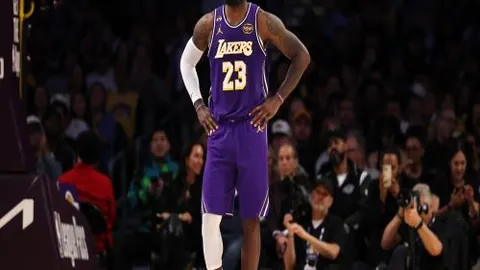 意甲一队独闯欧冠16强，改写历史新篇章